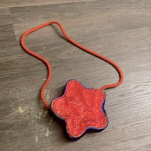 Hi I’m selling this purse